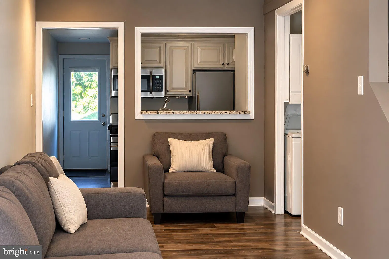 2 bed, 1.0 bath, 561 sqft, $2,300 — Photo 3