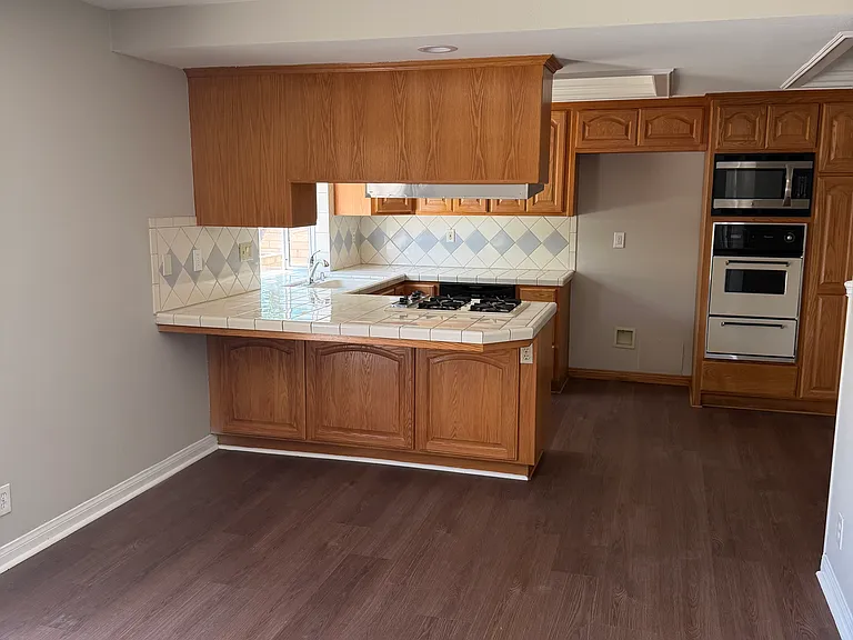 3028 E Vermillion St — Photo 2