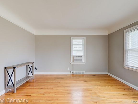 4th image of 14987 University St