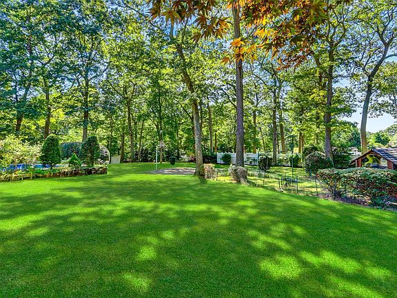 4th image of 2 Tree Hollow Ln