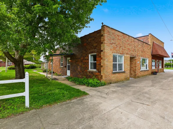 409 Main St, Crescent City, IL 60928