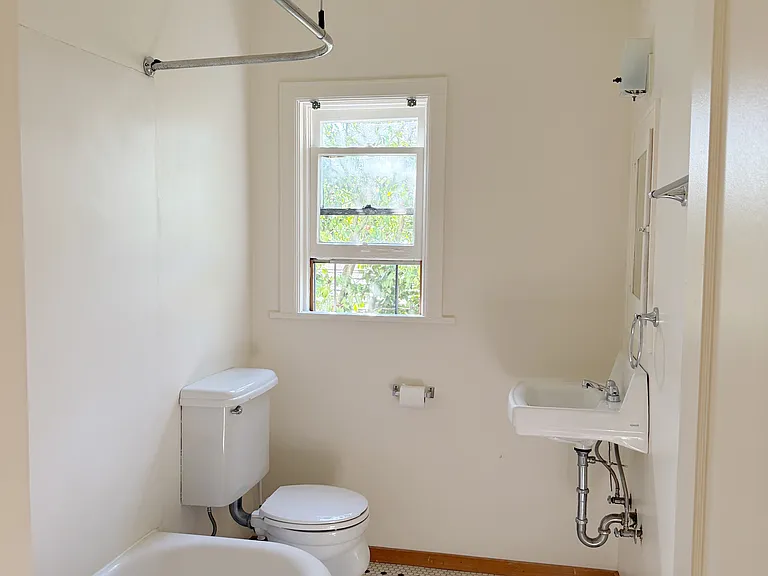 2102 SE 12th Ave #3 — Photo 8