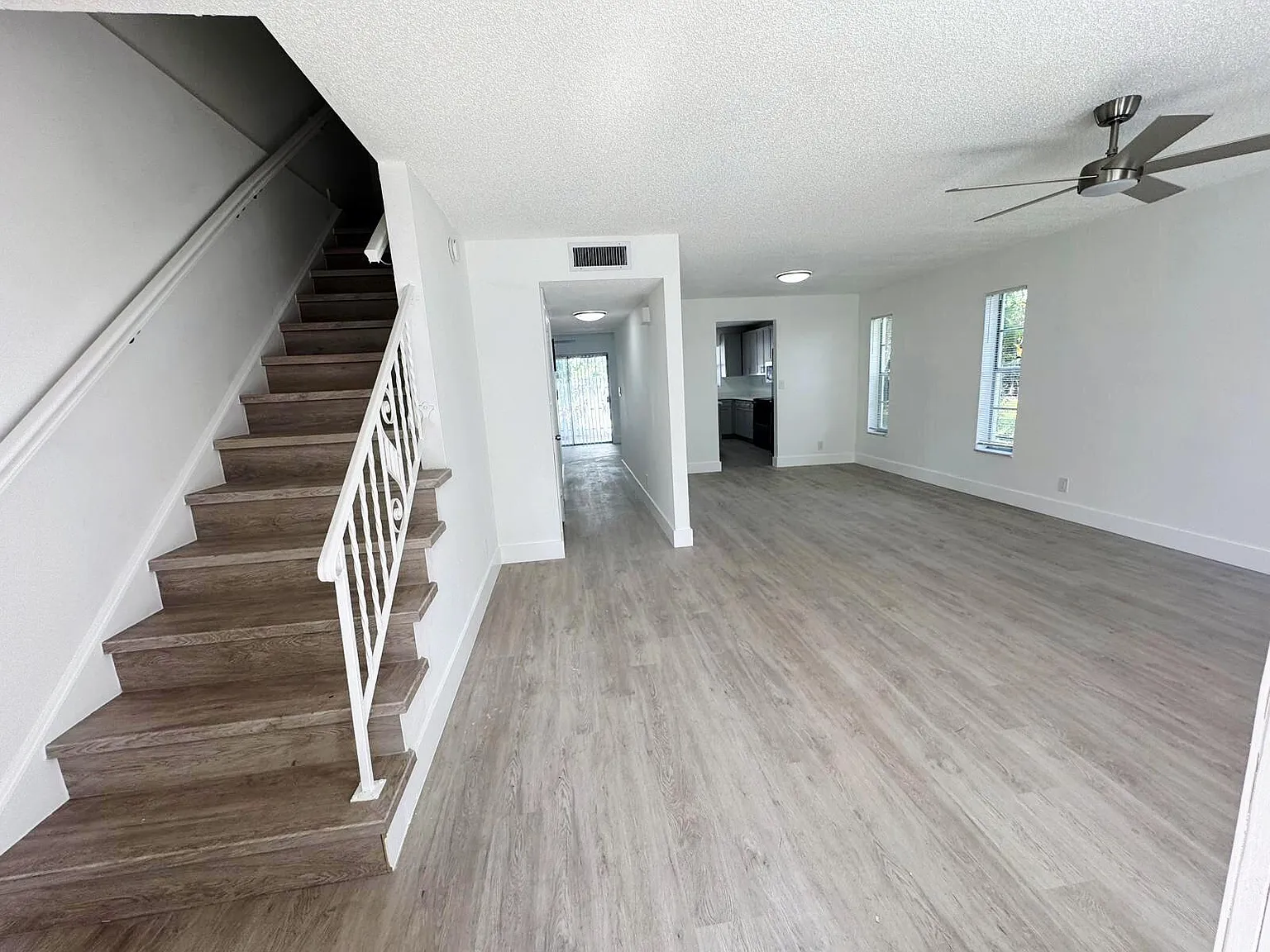 3 bed, 2.5 bath, 1492 sqft, $3,600 — Photo 2