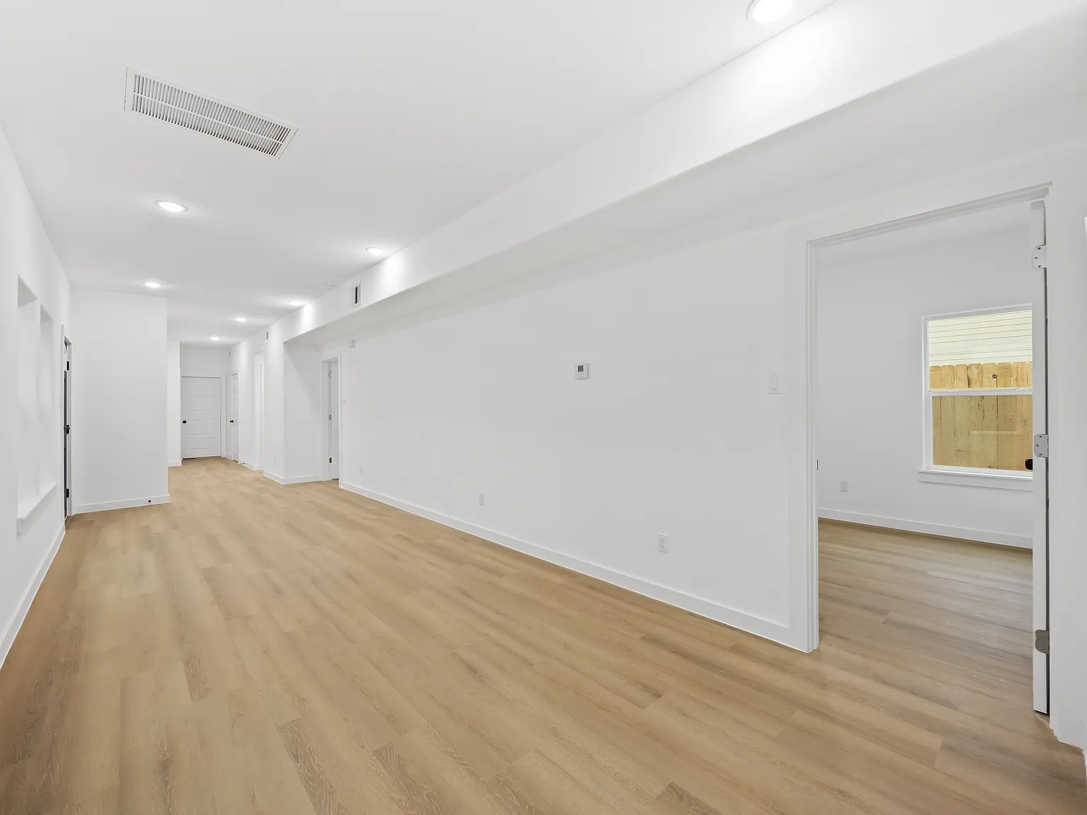 3 bed, 2.5 bath, 1600 sqft, $1,900 — Photo 4