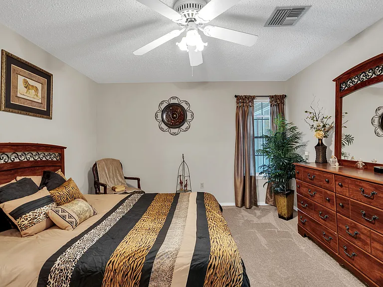 Seasons Apartments — Photo 17