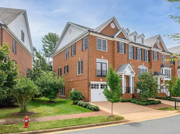 624 Eight Woods Ln, Charlottesville, VA 22903