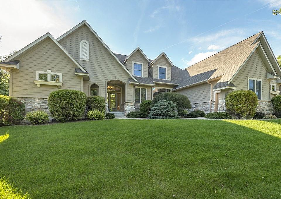 1st image of 905 Willow View Dr