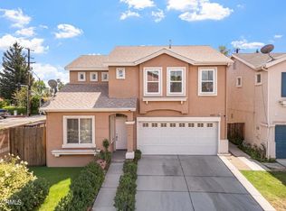 14412 Harvest Moon Dr, Sylmar, CA 91342