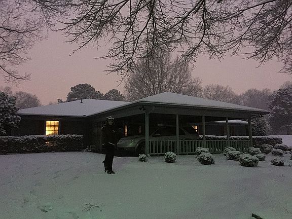 3rd image of 107 Clairmont Cir