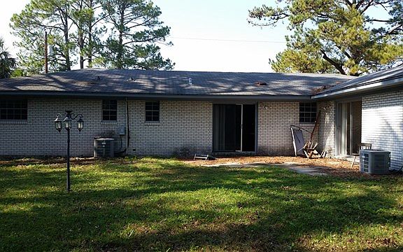 3rd image of 3234 Lakeside Dr