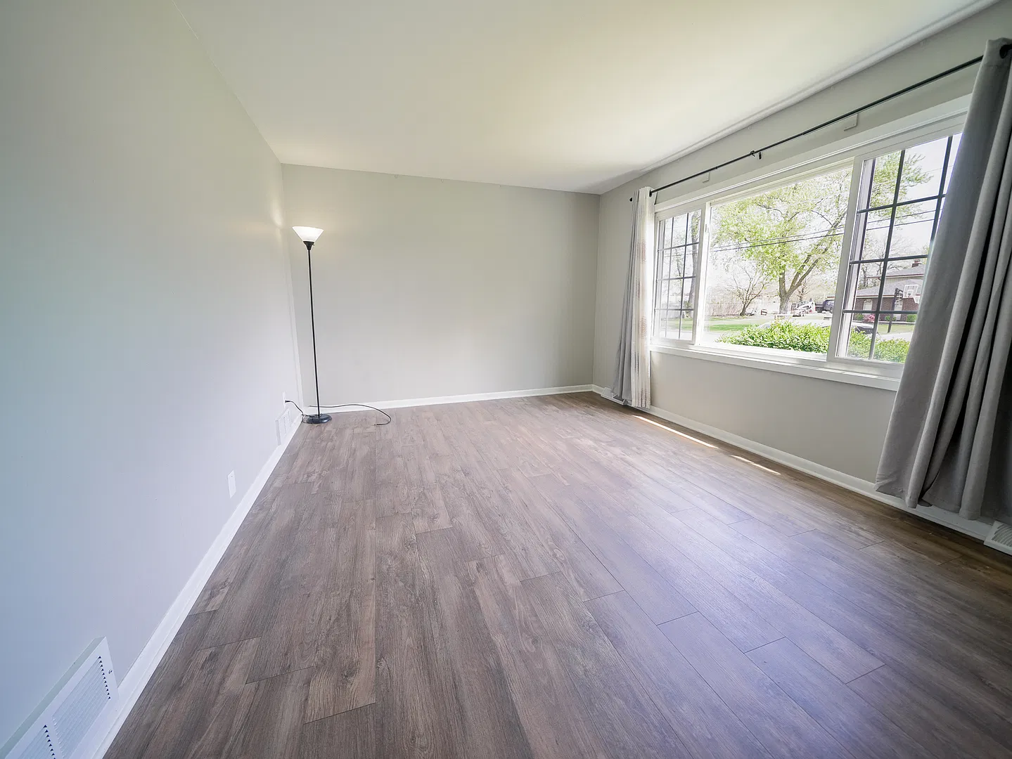 3 bed, 1437 sqft, $2,600 — Photo 2