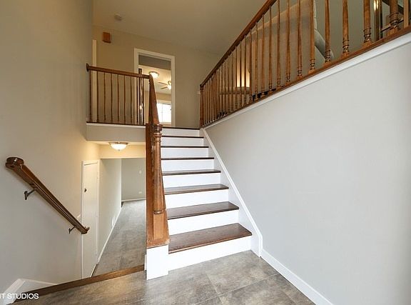 2nd image of 2S161 Churchill Ln