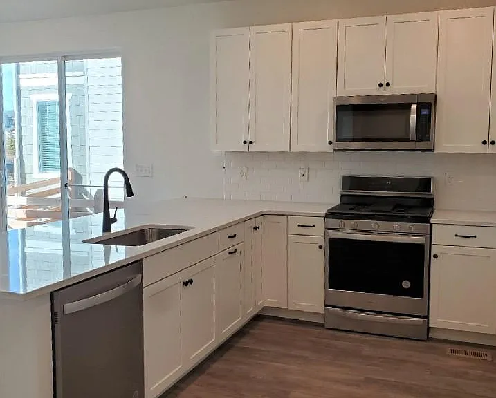 1106 Anker Dr — Photo 3