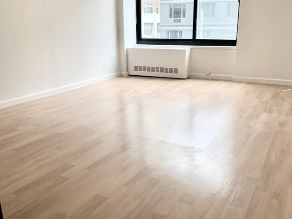 270 West 17th Street image 1 of 9