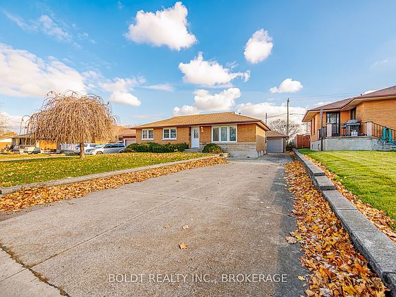 2nd image of 24 Winslow Cres