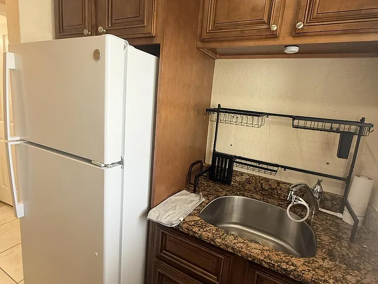 578 NE 20th St #10-E — Photo 12