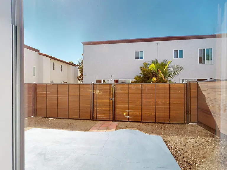 Huntington Vista — Photo 98