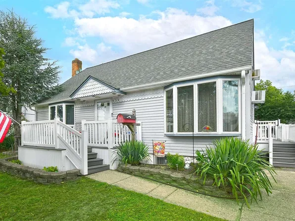 539 Knoll Court, Seaford, NY 11783