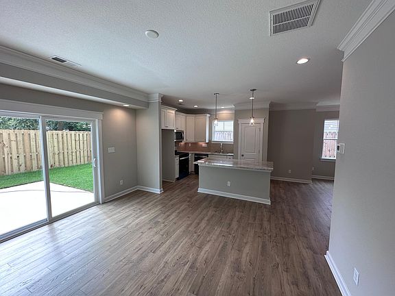 3rd image of 604 23rd St