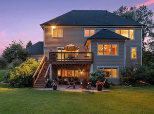 9051 Highview Ln, Woodbury, MN 55125