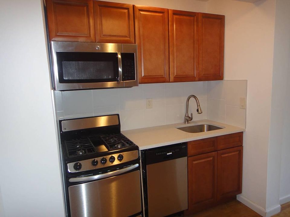 1st image of 110 Fisher Ave #10