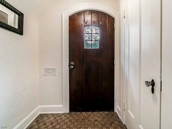 3rd image of 1632 Oakmount Rd