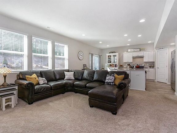 5th image of 910 E Paske Rd