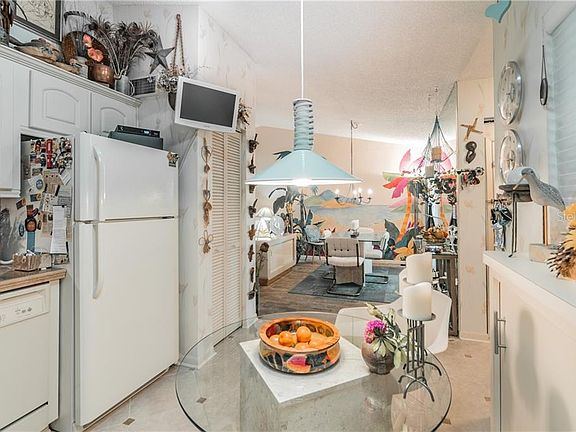 4th image of 11201 122nd Ave Unit 244