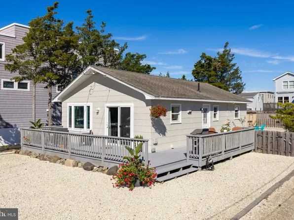 19 W 24th St, Barnegat Light, NJ 08006