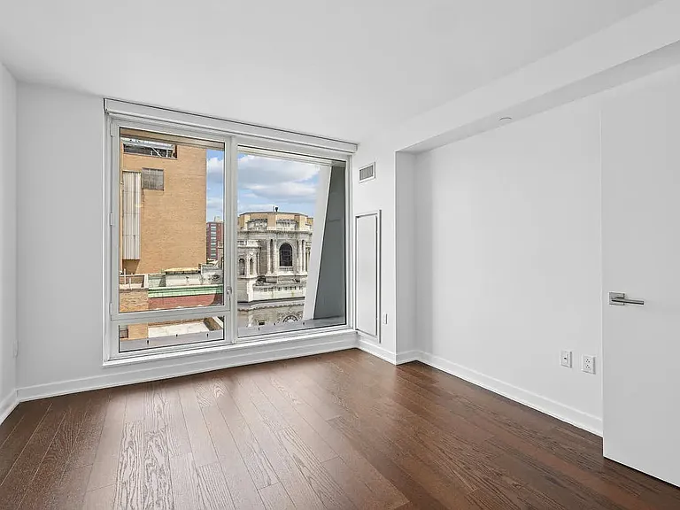 400 W 113th St #1506 — Photo 11