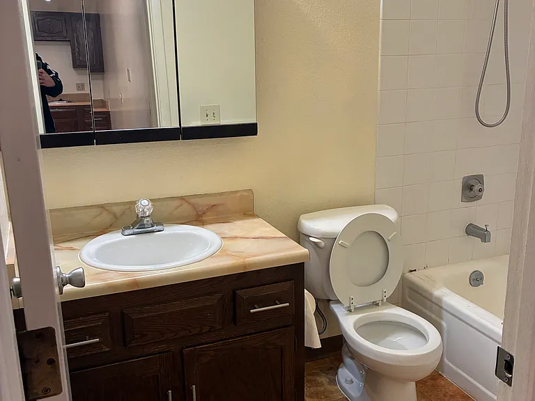 2104 Roosevelt Dr #7 — Photo 6
