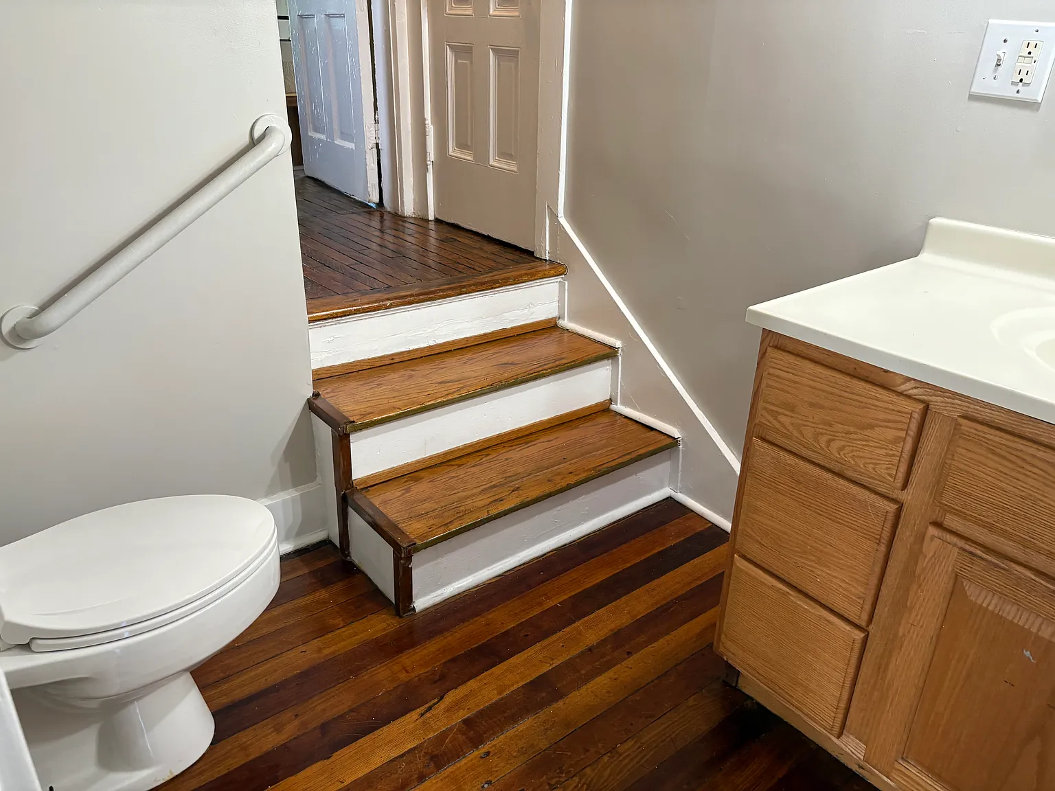 1018 W Berry St — Photo 3