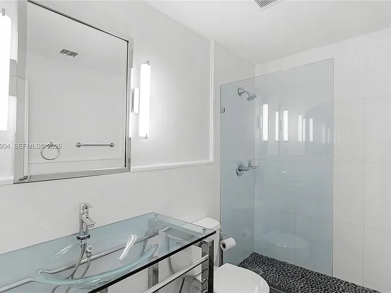 1000 Venetian Way #303 — Photo 9