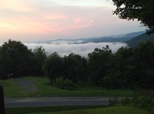 301 Roanwood Rd, Roan Mountain, TN 37687