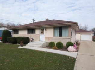 7103 Lakeshore Dr, Racine, WI 53402