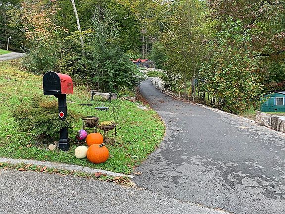 driveway off cul-de-sac