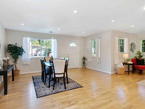 2nd image of 425 Oak Ave #A