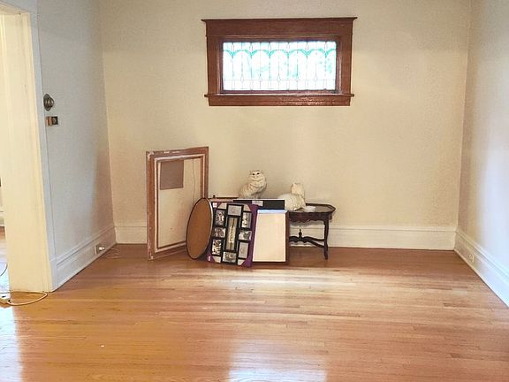 5th image of 207 S 6th Ave