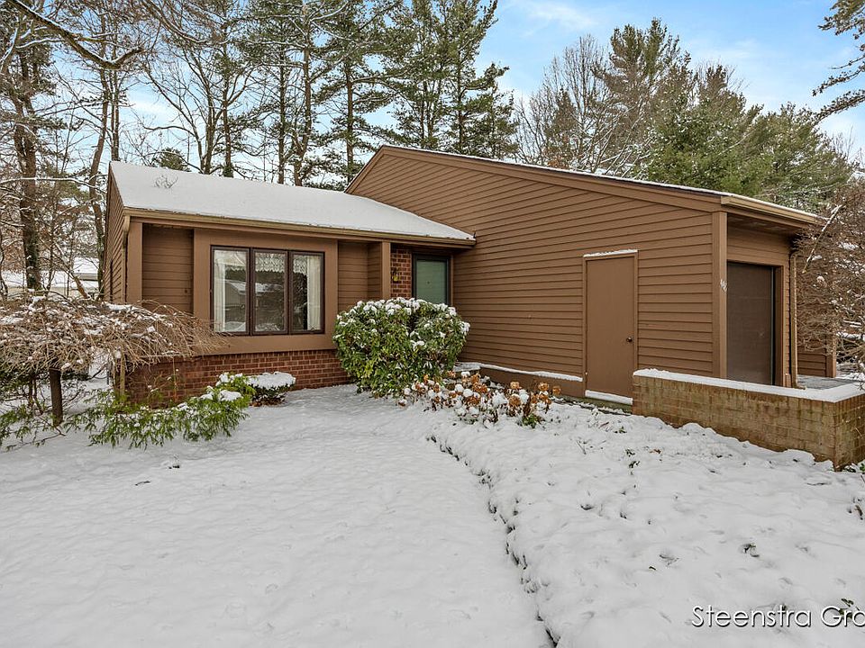 1st image of 448 Evergreen Ln