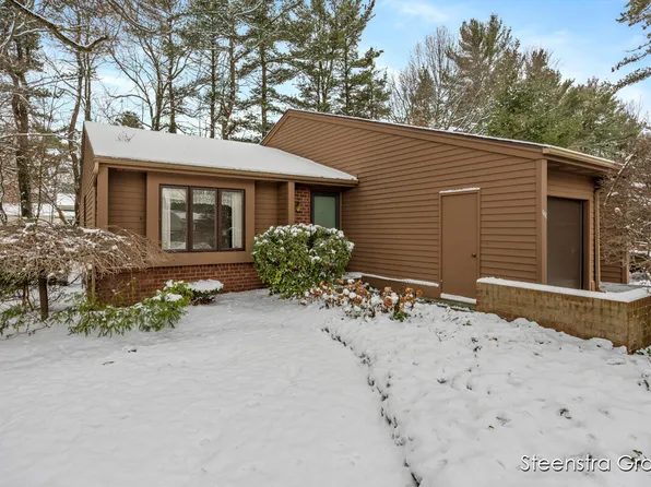 448 Evergreen Ln, Holland, MI 49424