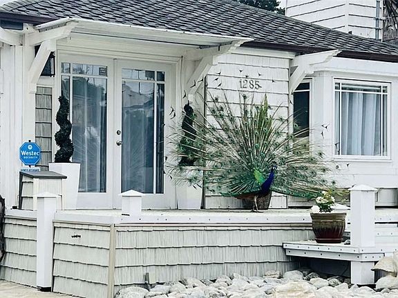 4th image of 1285 W 23rd St