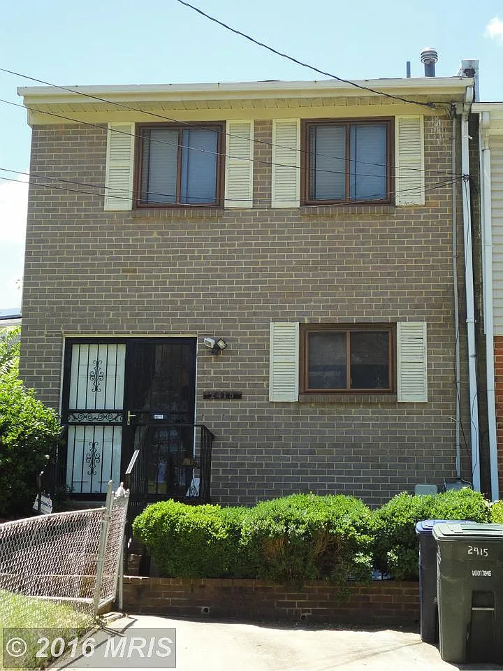2415 Wagner St SE photo 1