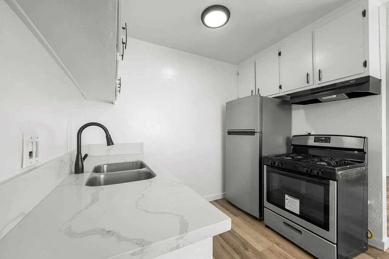 2 bed, 875 sqft, $1,995 — Photo 3