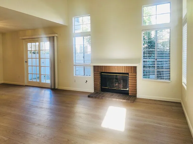 2275 Hawthorne Pl — Photo 5