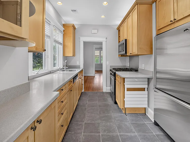 7013 Maple Ave — Photo 9