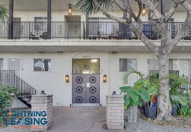 1035 N Hayworth Ave #100 — Photo 26