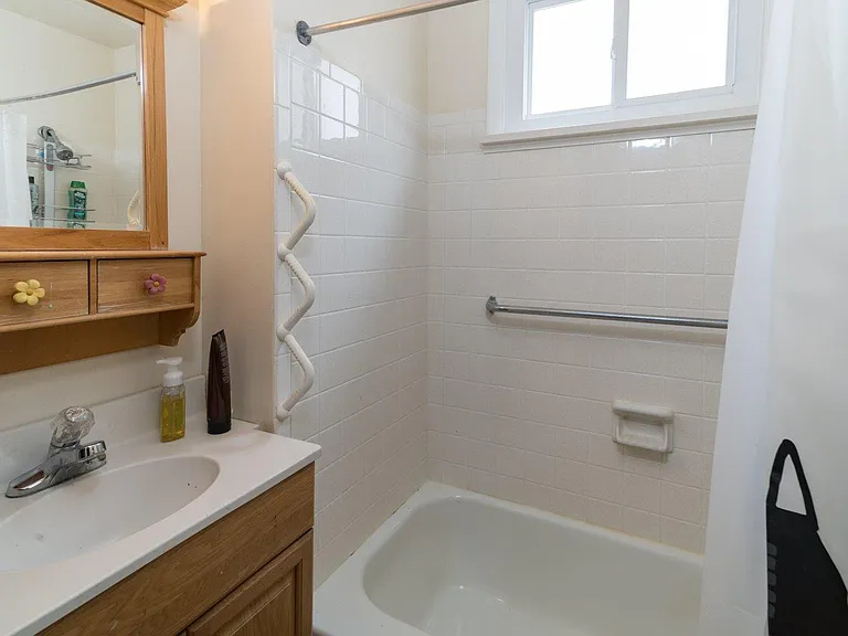 420 Ada St — Photo 5