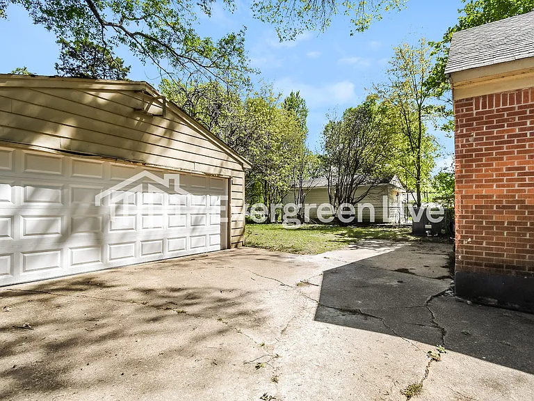 1064 Bonnie St — Photo 14