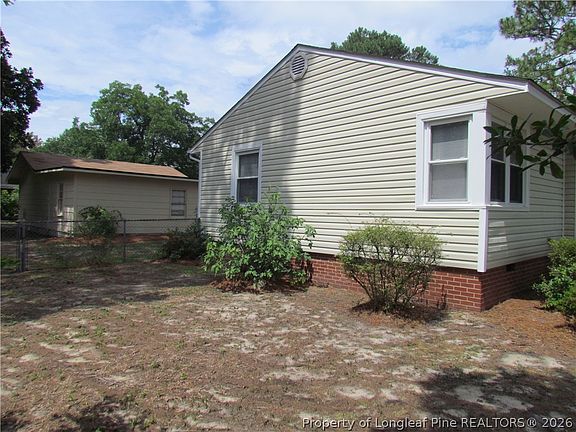 3rd image of 1010 Sandalwood Dr