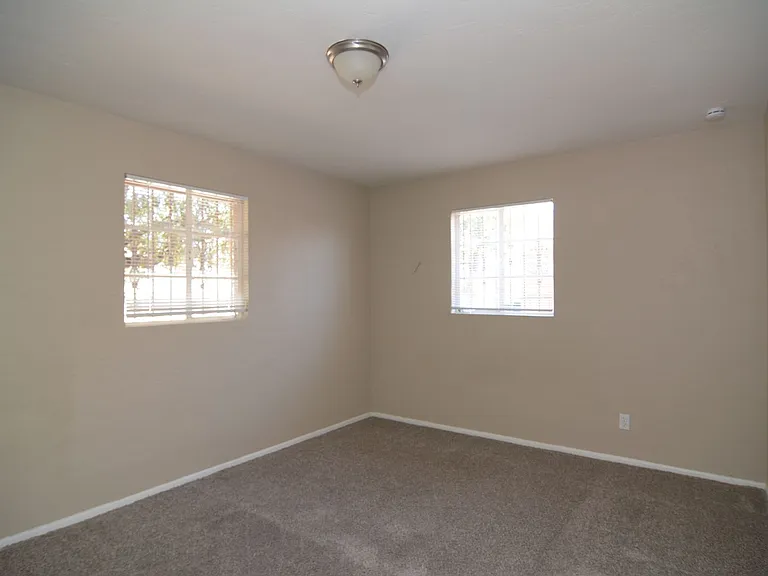 616 E Linden St — Photo 10